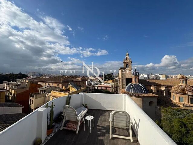 Penthouse von 75 m2 mit ansichten und terrasse zum miete in El Carme, València