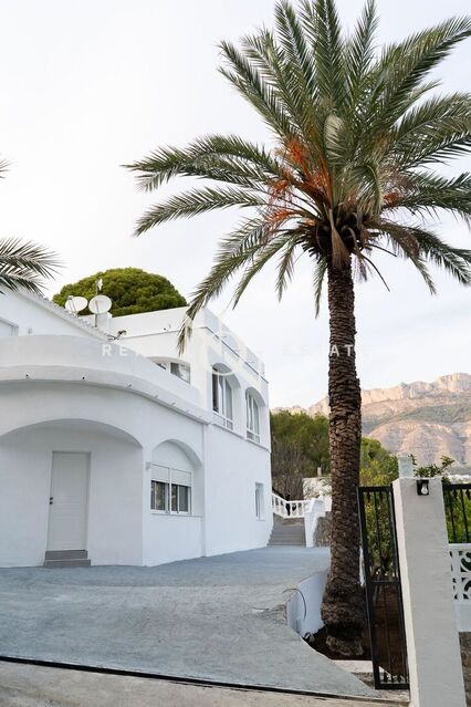 200 sqm house with pool and views for sale in Zona l'Olla, Altea