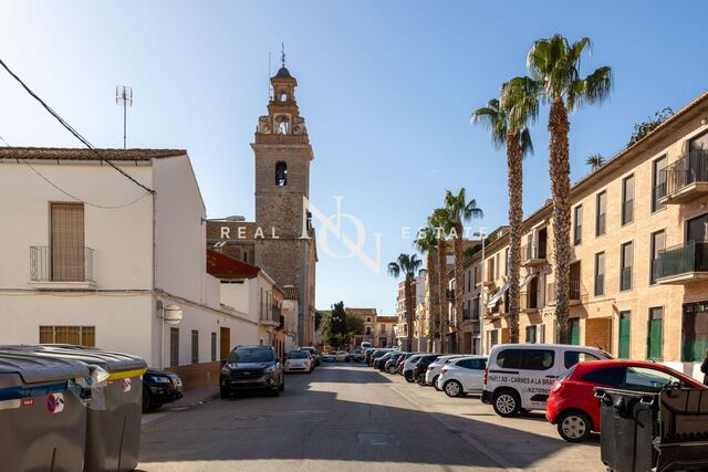  CASA ESQUINERA A LA VENDA EN PUZOL