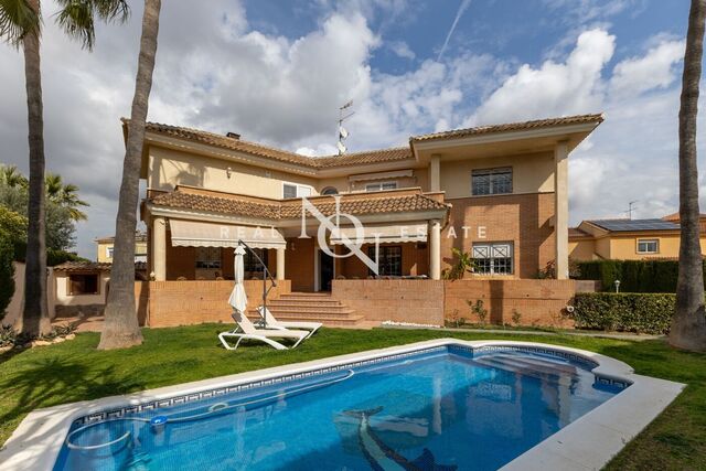 Casa de luxe de 326 m2 amb piscina en lloguer a San Antonio de Benagéber