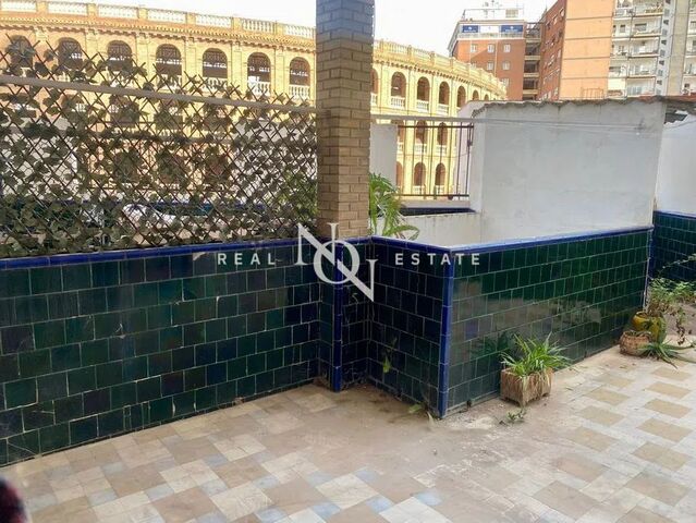 154 sqm flat with terrace for rent in Russafa, València