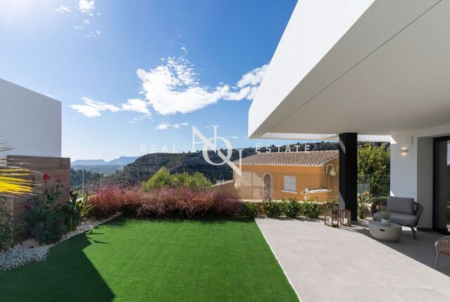 Àtic de 200 m2 amb piscina, vistes i terrassa en venda a Cumbre del Sol, Benitachell