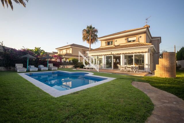 Casa de 477 m2 amb piscina i vistes en venda a València