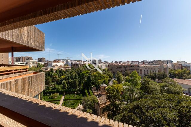 Propiedad con Vistas Panorámicas y Gran Potencial de Reforma en el Corazón de Pla del Real