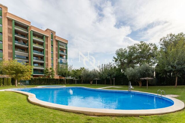 112 sqm flat with pool, views and terrace for sale in Paterna